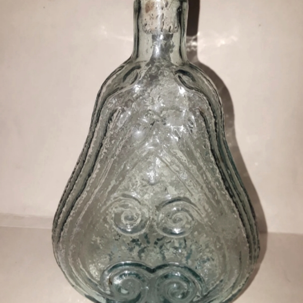 1830-1840 Glass Scroll Style Flask